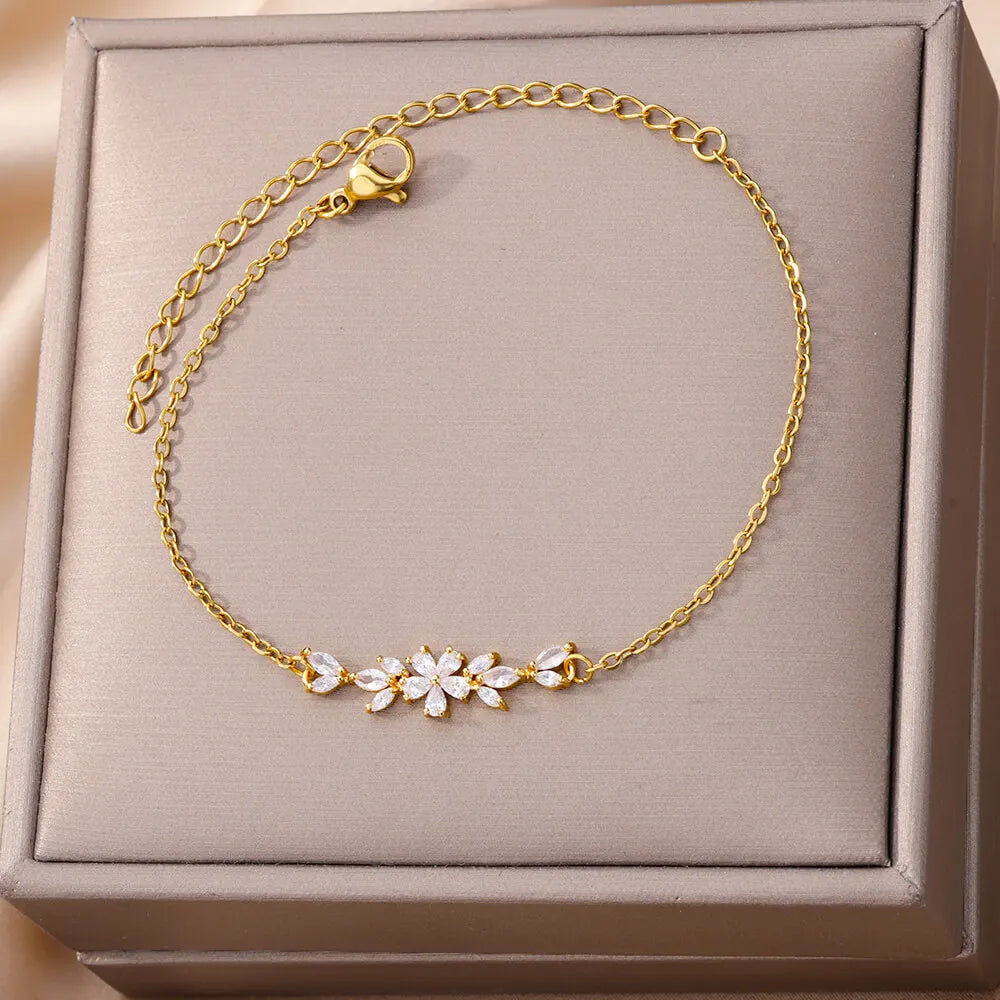 "Golden Bloom" Zircon Flower Bracelet – Luxury Floral Elegance