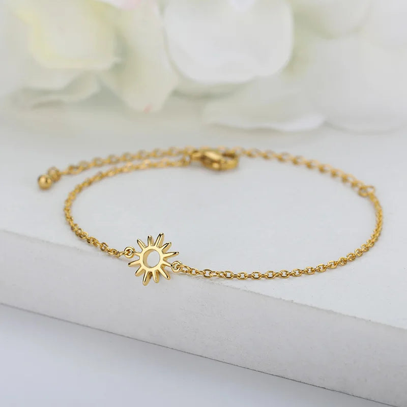 "Golden Bloom" Zircon Flower Bracelet – Luxury Floral Elegance