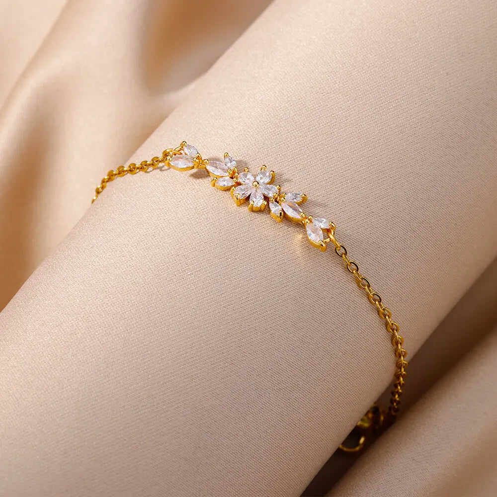 "Golden Bloom" Zircon Flower Bracelet – Luxury Floral Elegance